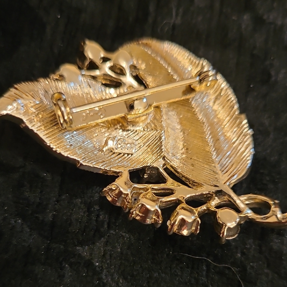 Coro Vintage Goldtone Textured Leaves Brooch with Teal AB Crystal Accent Buds - Picture 3 of 7